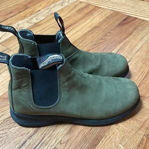 Blundstone light weight suede boots, 4.5 Australian size
